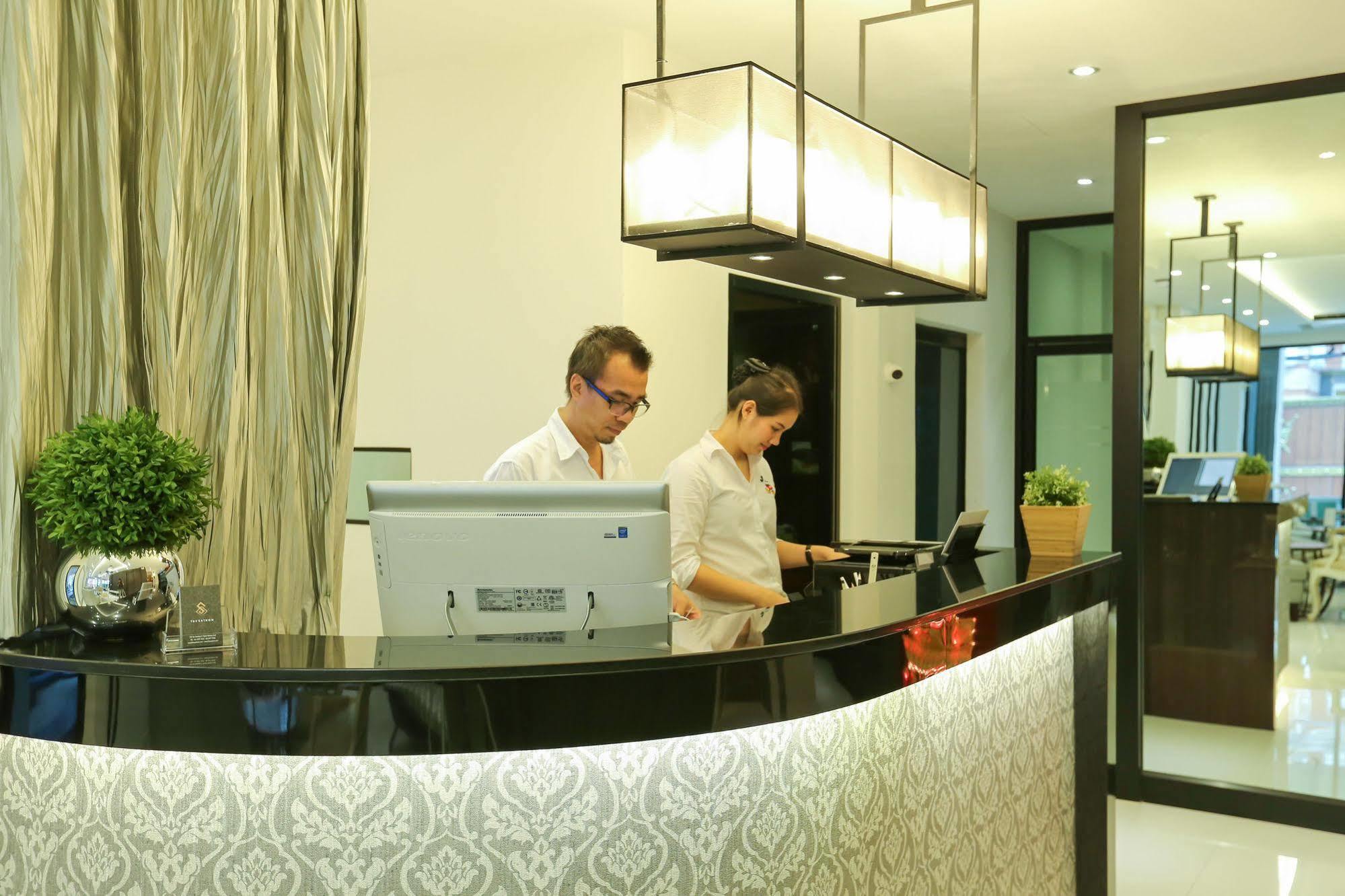 The Sathon Vimanda Hotel Banguecoque Exterior foto
